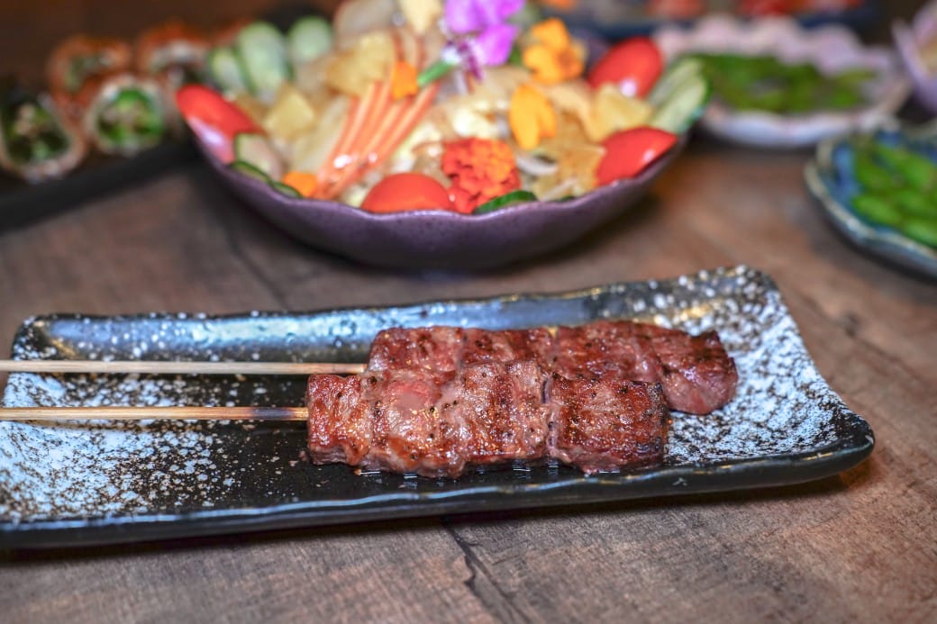 板橋美食｜炭吉郎居酒屋，平價炭火串燒創意料理，開店10分鐘就客滿