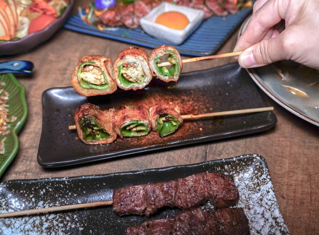 板橋美食｜炭吉郎居酒屋，平價炭火串燒創意料理，開店10分鐘就客滿