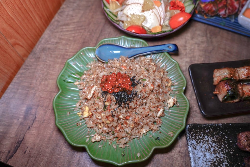 板橋美食｜炭吉郎居酒屋，平價炭火串燒創意料理，開店10分鐘就客滿