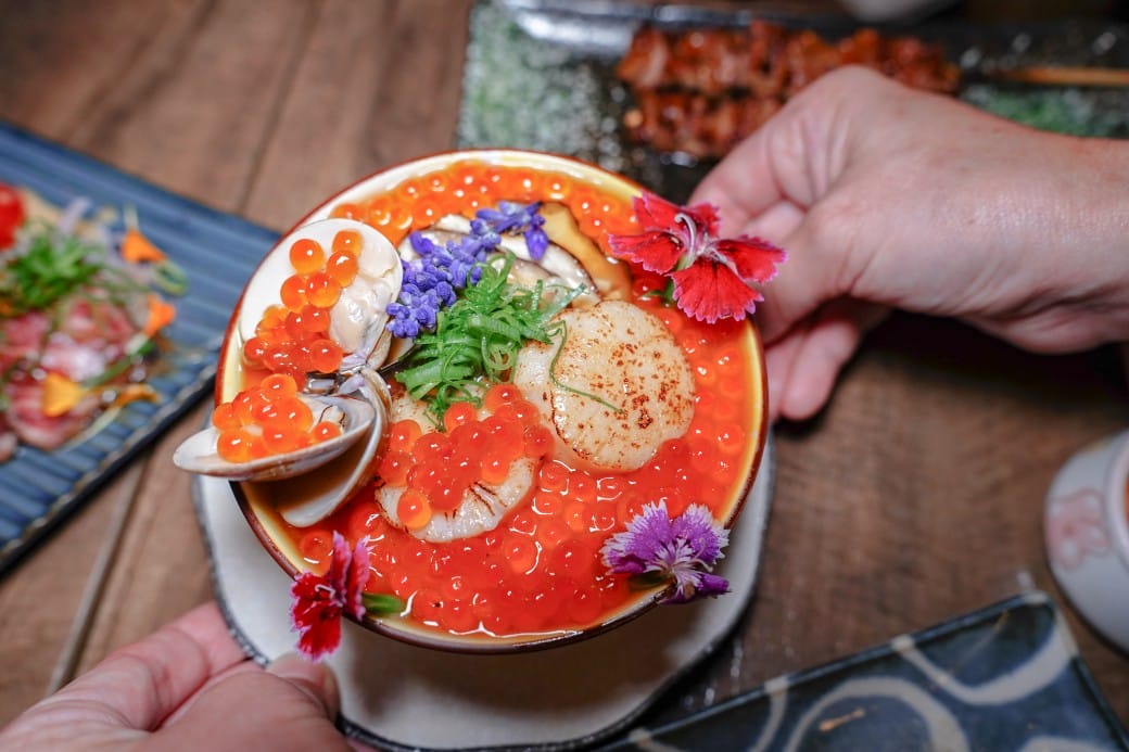 板橋美食｜炭吉郎居酒屋，平價炭火串燒創意料理，開店10分鐘就客滿