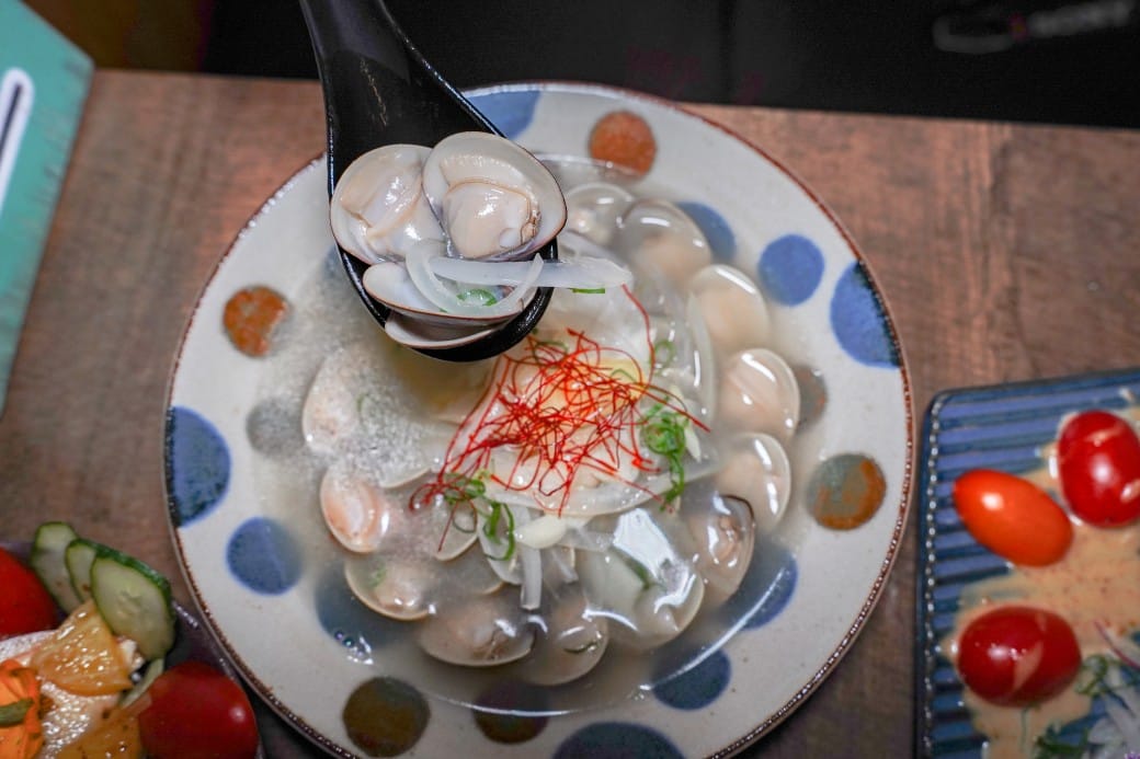 板橋美食｜炭吉郎居酒屋，平價炭火串燒創意料理，開店10分鐘就客滿