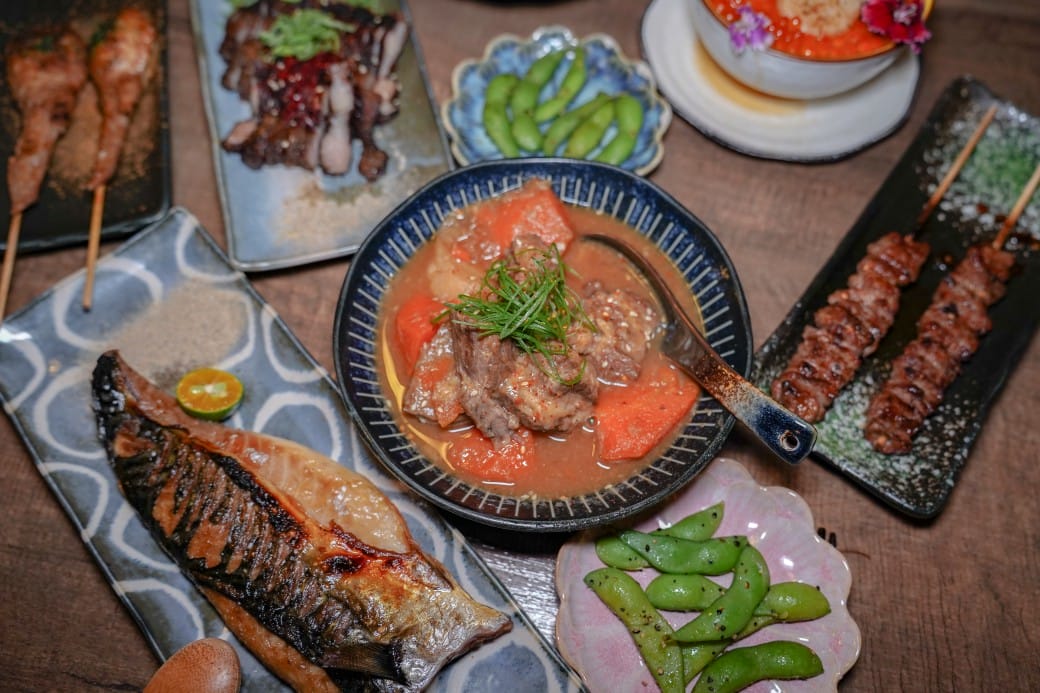 板橋美食｜炭吉郎居酒屋，平價炭火串燒創意料理，開店10分鐘就客滿