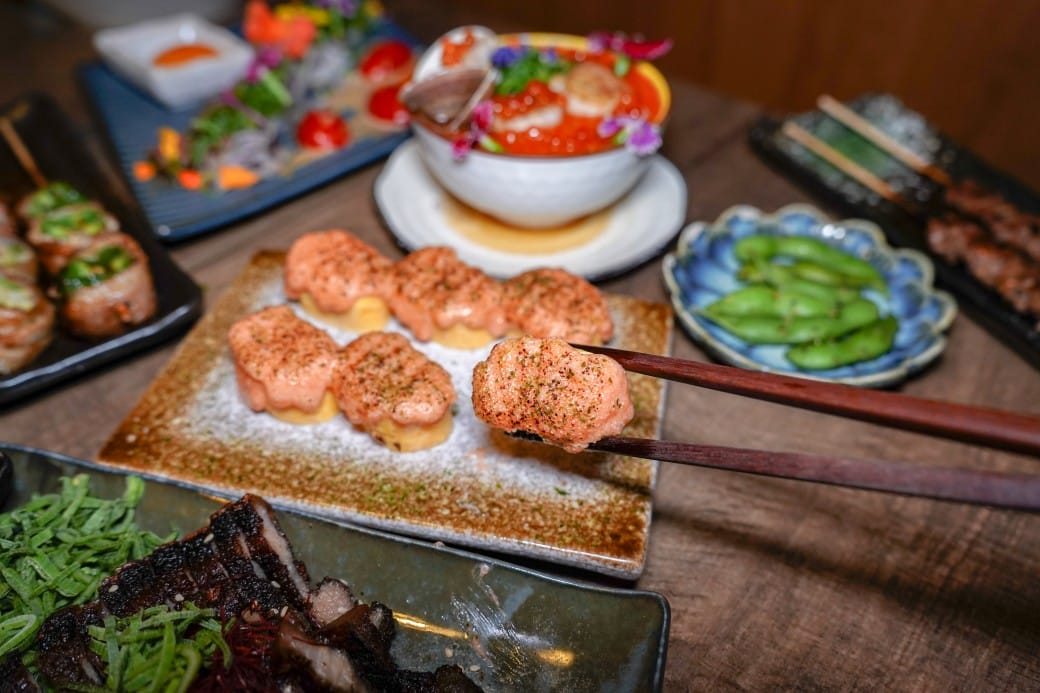 板橋美食｜炭吉郎居酒屋，平價炭火串燒創意料理，開店10分鐘就客滿