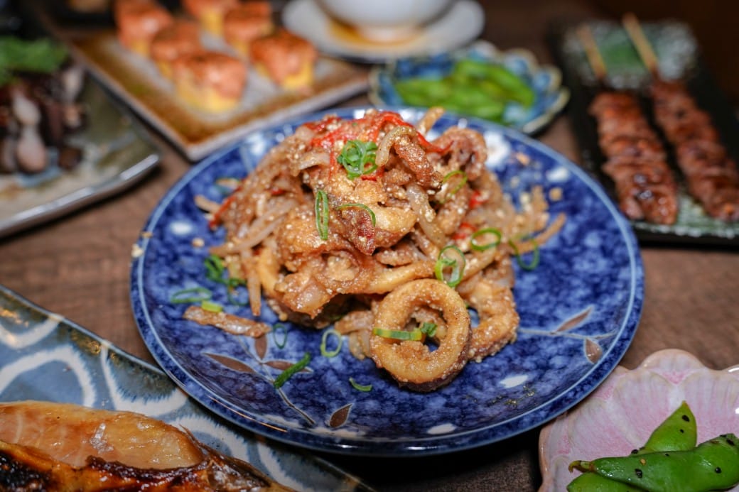 板橋美食｜炭吉郎居酒屋，平價炭火串燒創意料理，開店10分鐘就客滿