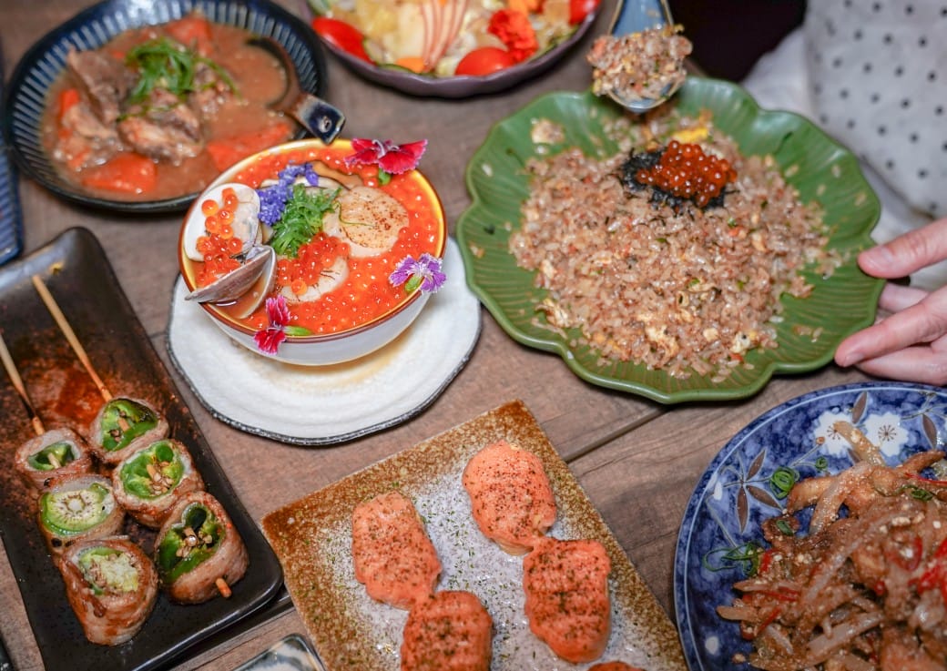 板橋美食｜炭吉郎居酒屋，平價炭火串燒創意料理，開店10分鐘就客滿