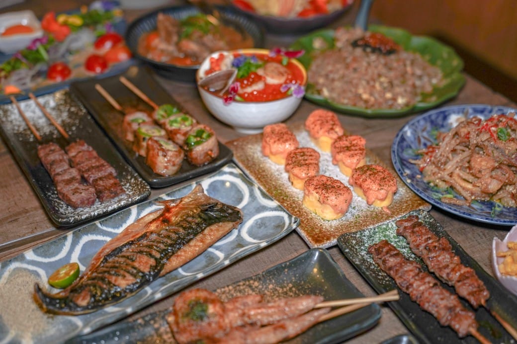 板橋美食｜炭吉郎居酒屋，平價炭火串燒創意料理，開店10分鐘就客滿