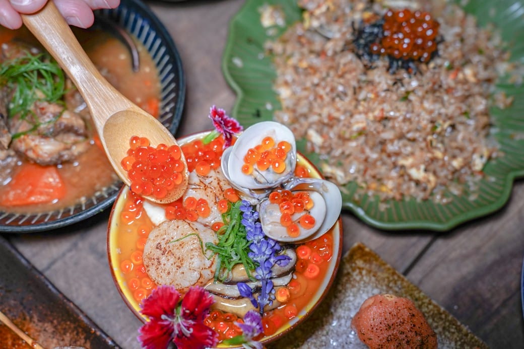 板橋美食｜炭吉郎居酒屋，平價炭火串燒創意料理，開店10分鐘就客滿