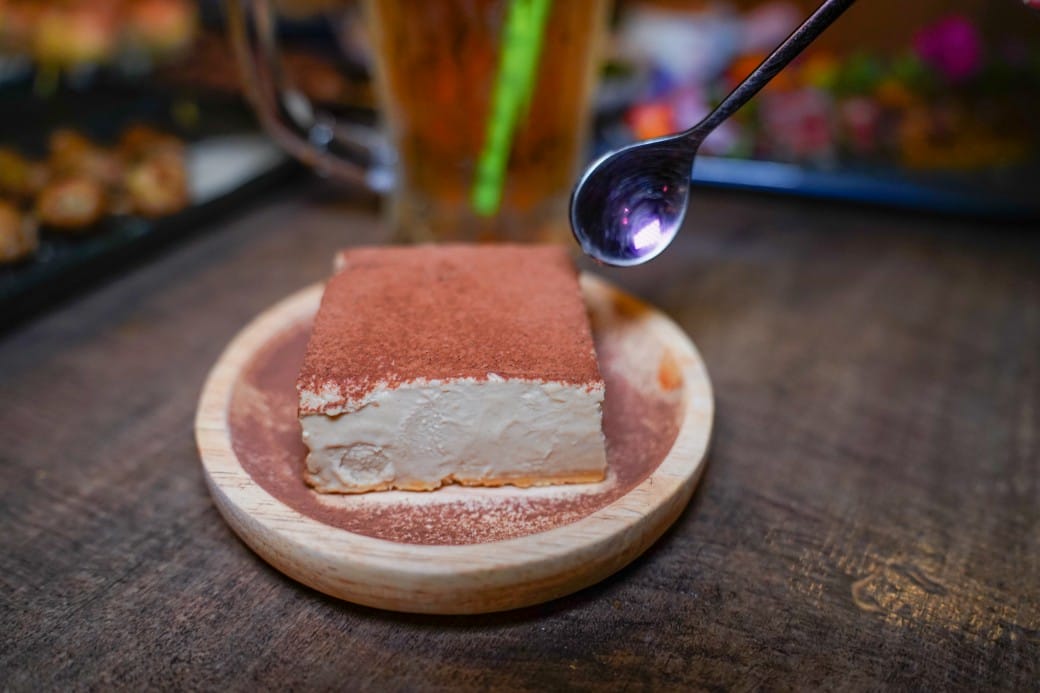 板橋美食｜炭吉郎居酒屋，平價炭火串燒創意料理，開店10分鐘就客滿