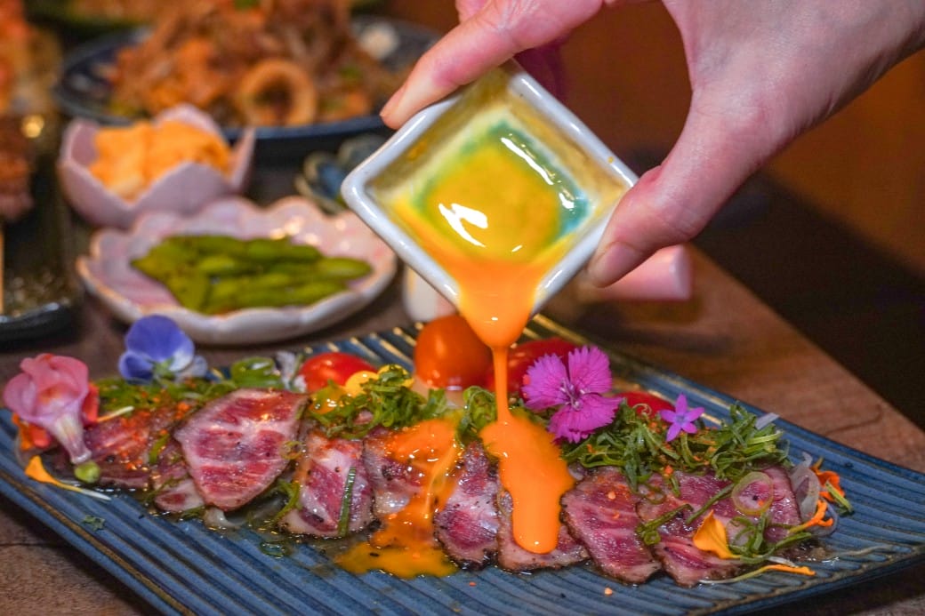 板橋美食｜炭吉郎居酒屋，平價炭火串燒創意料理，開店10分鐘就客滿