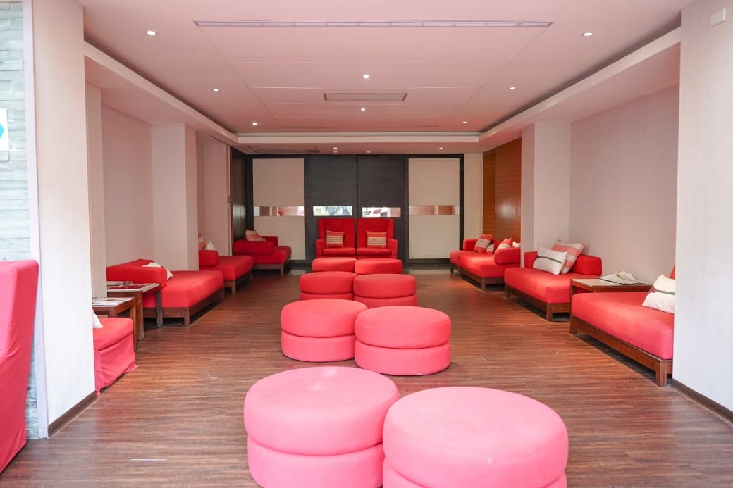 台北陽明山溫泉飯店推薦｜雀客藏居，稀有的白磺泉有大眾池以及個人湯屋，山泉水泳池，自助早餐也很推薦！