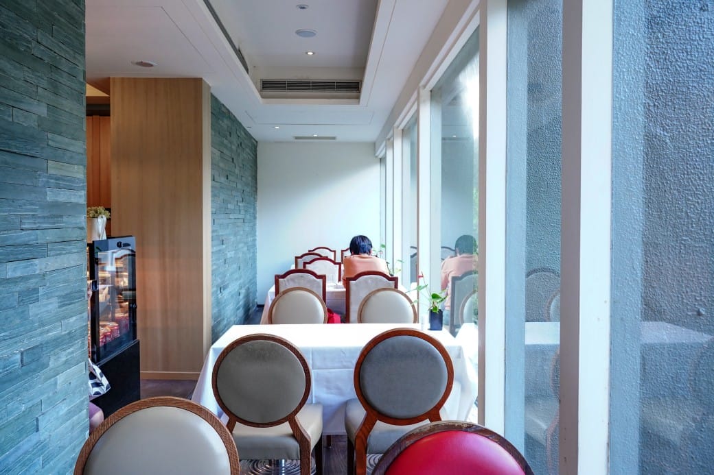 台北陽明山溫泉飯店推薦｜雀客藏居，稀有的白磺泉有大眾池以及個人湯屋，山泉水泳池，自助早餐也很推薦！