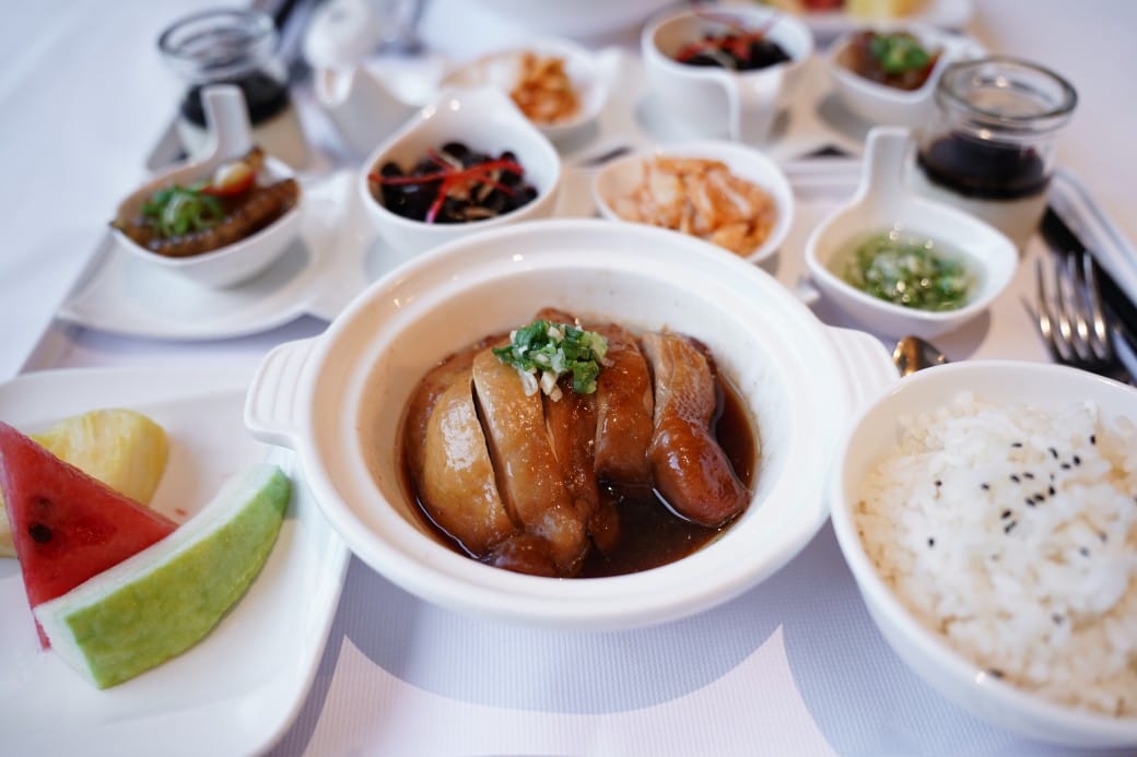 台北陽明山溫泉飯店推薦｜雀客藏居，稀有的白磺泉有大眾池以及個人湯屋，山泉水泳池，自助早餐也很推薦！