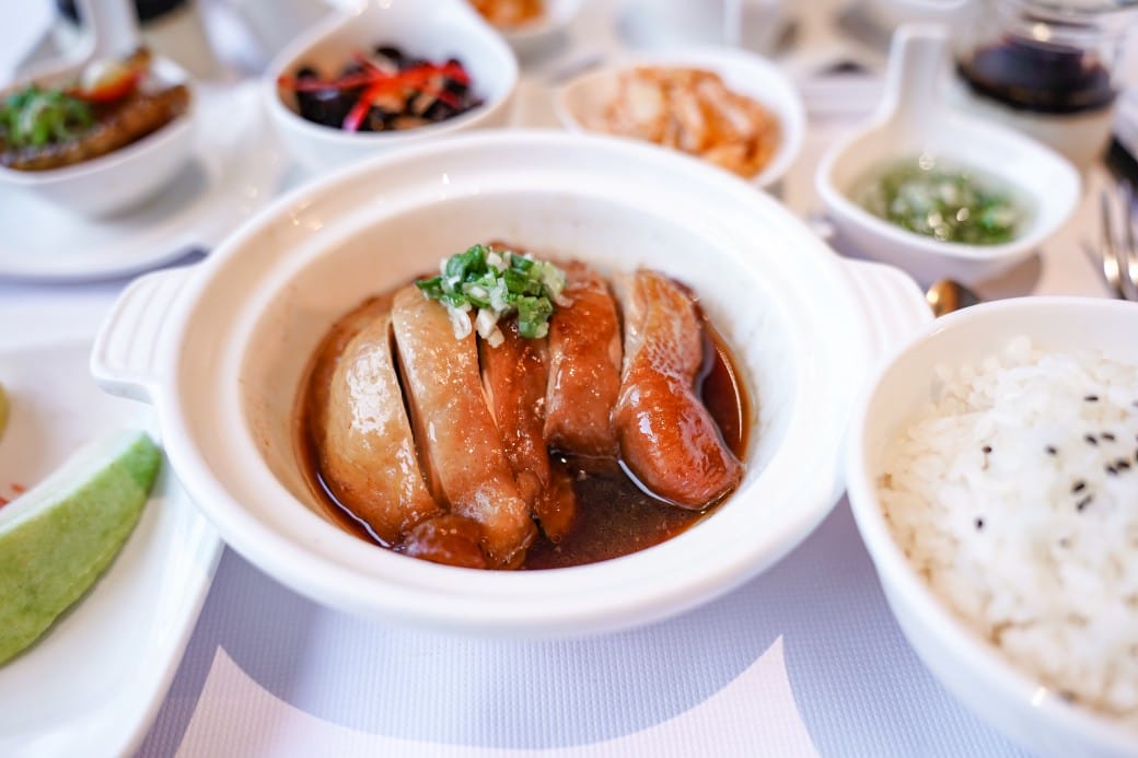 台北陽明山溫泉飯店推薦｜雀客藏居，稀有的白磺泉有大眾池以及個人湯屋，山泉水泳池，自助早餐也很推薦！