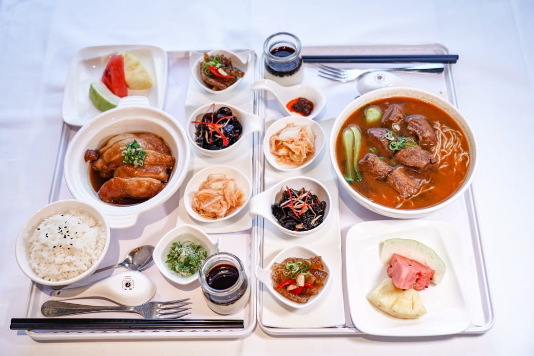 台北陽明山溫泉飯店推薦｜雀客藏居，稀有的白磺泉有大眾池以及個人湯屋，山泉水泳池，自助早餐也很推薦！