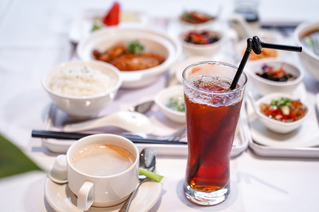 台北陽明山溫泉飯店推薦｜雀客藏居，稀有的白磺泉有大眾池以及個人湯屋，山泉水泳池，自助早餐也很推薦！