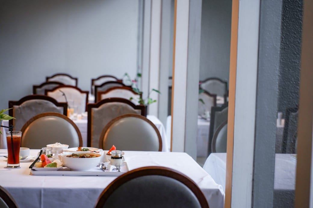 台北陽明山溫泉飯店推薦｜雀客藏居，稀有的白磺泉有大眾池以及個人湯屋，山泉水泳池，自助早餐也很推薦！