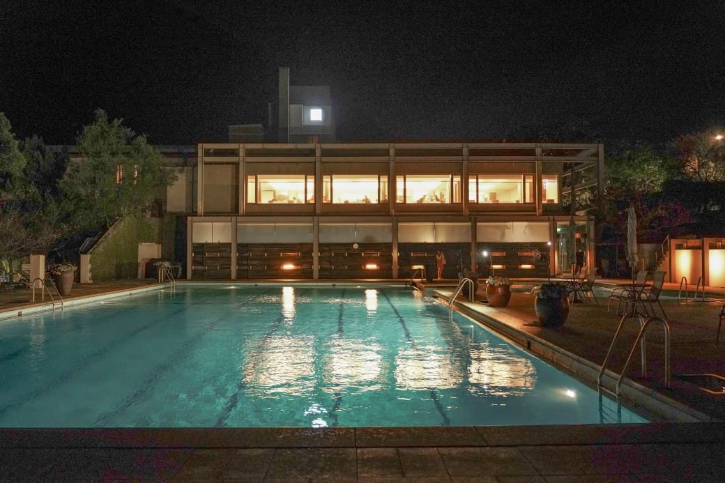 台北陽明山溫泉飯店推薦｜雀客藏居，稀有的白磺泉有大眾池以及個人湯屋，山泉水泳池，自助早餐也很推薦！