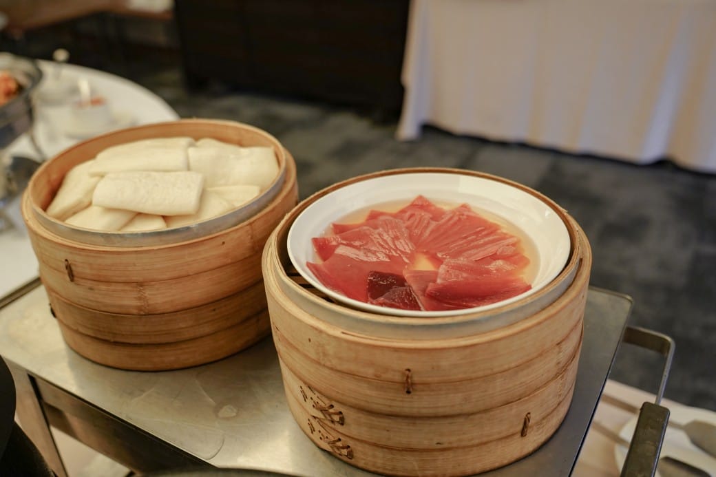 雀客藏居台北陽明山溫泉飯店｜雀客藏居藏粵閣自助式早餐吃到飽，坐在游泳池畔吃三個小時的自助早餐