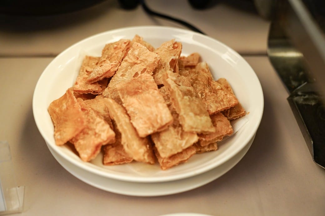 雀客藏居台北陽明山溫泉飯店｜雀客藏居藏粵閣自助式早餐吃到飽，坐在游泳池畔吃三個小時的自助早餐