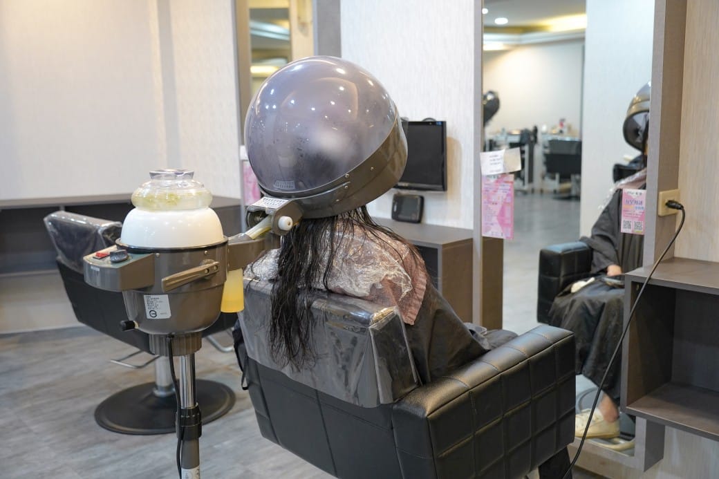 板橋染髮推薦｜Wor hair 府中店女生不分長度染燙不用再加價超級划算的，燙髮護髮染髮推薦，剪髮只要250！