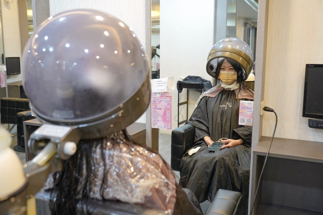 板橋染髮推薦｜Wor hair 府中店女生不分長度染燙不用再加價超級划算的，燙髮護髮染髮推薦，剪髮只要250！