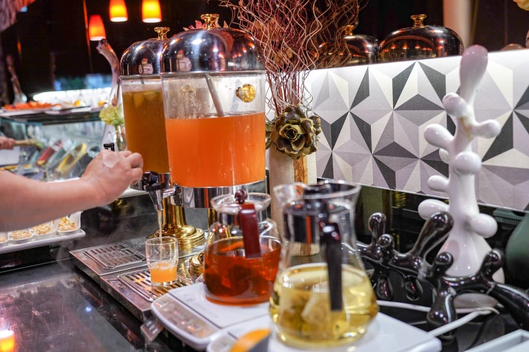 凱薩西餐牛排|一週只開三天隱藏在二樓的牛排館,還有熱食沙拉冰淇淋吃到飽,外加飲料無限暢飲! - 第14張圖 凱薩西餐牛排|一週只開三天隱藏在二樓的牛排館,還有熱食沙拉冰淇淋吃到飽,外加飲料無限暢飲!