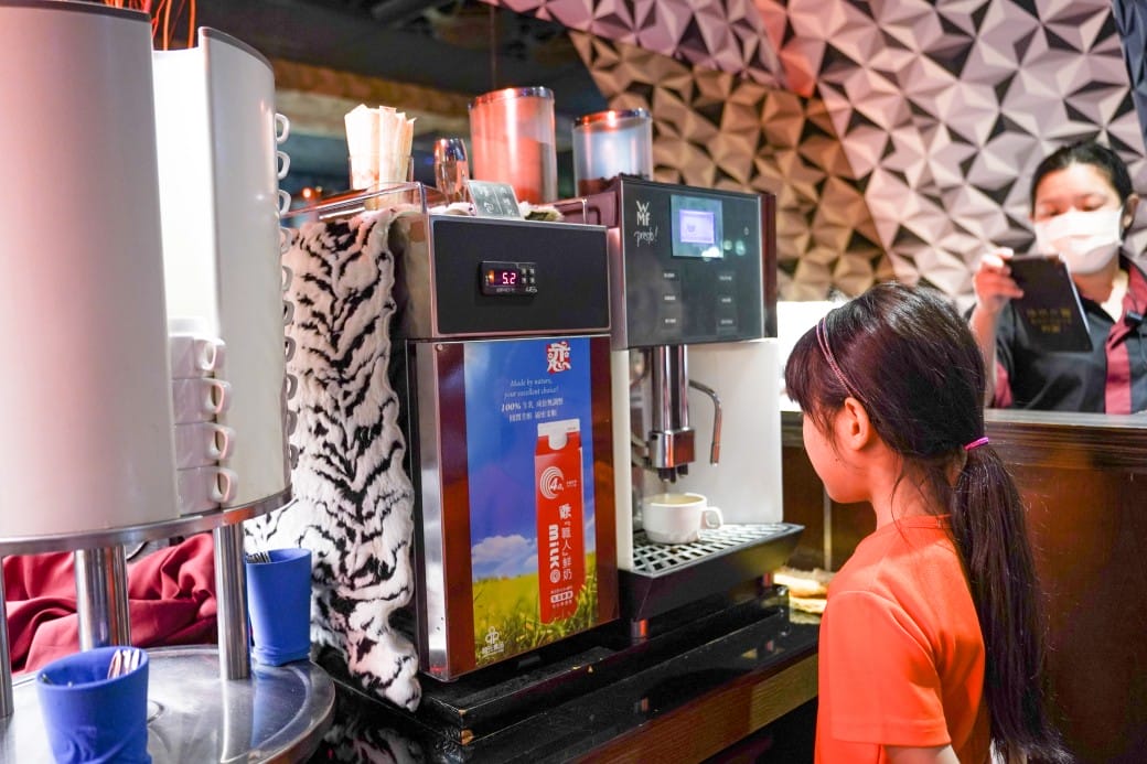 凱薩西餐牛排|一週只開三天隱藏在二樓的牛排館,還有熱食沙拉冰淇淋吃到飽,外加飲料無限暢飲! - 第18張圖 凱薩西餐牛排|一週只開三天隱藏在二樓的牛排館,還有熱食沙拉冰淇淋吃到飽,外加飲料無限暢飲!