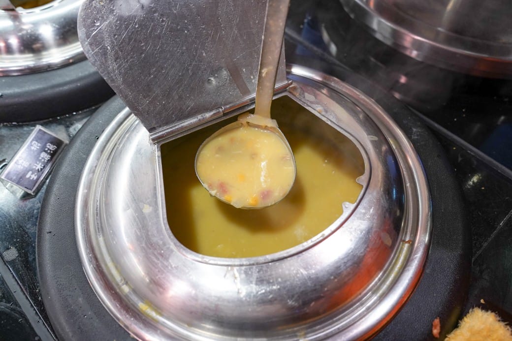 凱薩西餐牛排|一週只開三天隱藏在二樓的牛排館,還有熱食沙拉冰淇淋吃到飽,外加飲料無限暢飲! - 第21張圖 凱薩西餐牛排|一週只開三天隱藏在二樓的牛排館,還有熱食沙拉冰淇淋吃到飽,外加飲料無限暢飲!