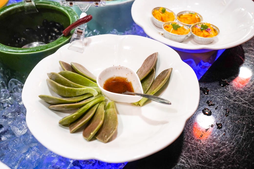 凱薩西餐牛排｜一週只開三天隱藏在二樓的牛排館，還有熱食沙拉冰淇淋吃到飽，外加飲料無限暢飲！