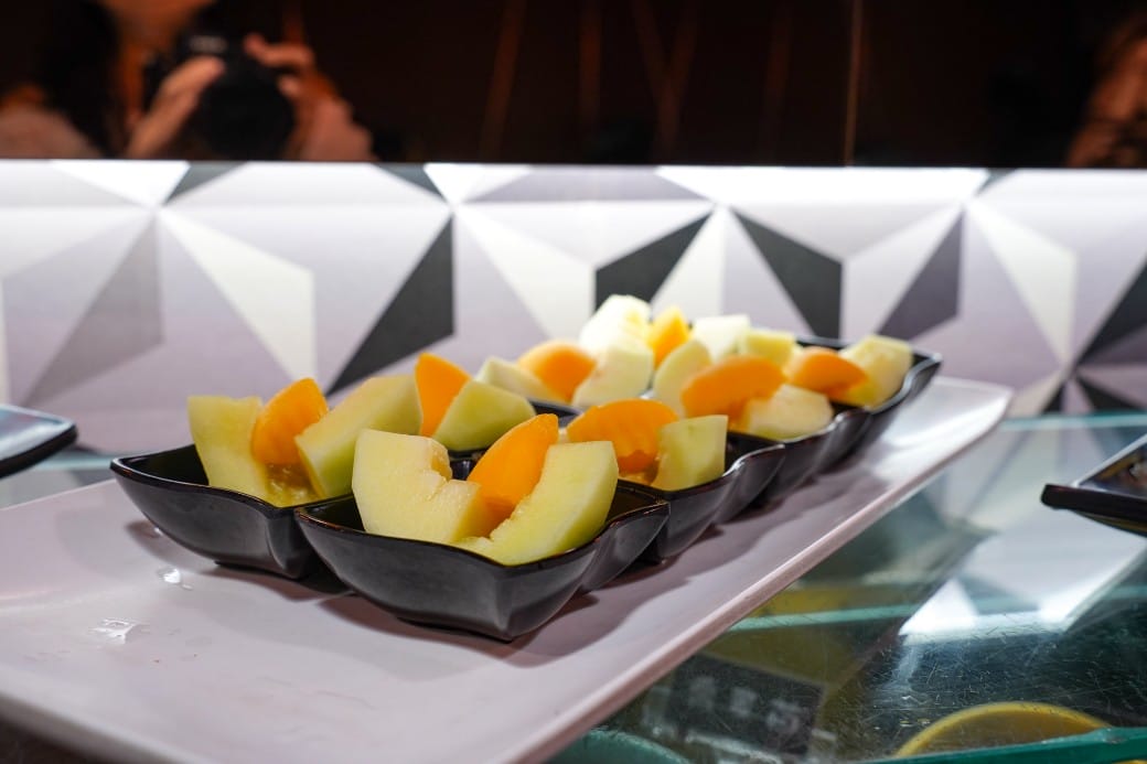 凱薩西餐牛排｜一週只開三天隱藏在二樓的牛排館，還有熱食沙拉冰淇淋吃到飽，外加飲料無限暢飲！