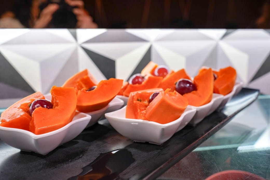 凱薩西餐牛排｜一週只開三天隱藏在二樓的牛排館，還有熱食沙拉冰淇淋吃到飽，外加飲料無限暢飲！