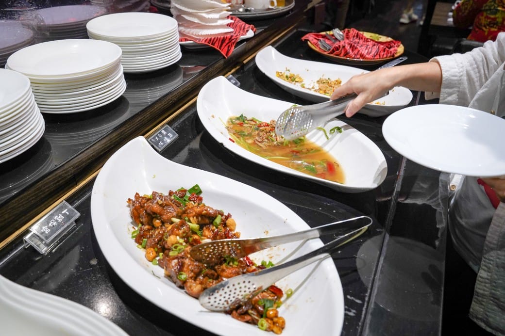 凱薩西餐牛排|一週只開三天隱藏在二樓的牛排館,還有熱食沙拉冰淇淋吃到飽,外加飲料無限暢飲! - 第36張圖 凱薩西餐牛排|一週只開三天隱藏在二樓的牛排館,還有熱食沙拉冰淇淋吃到飽,外加飲料無限暢飲!