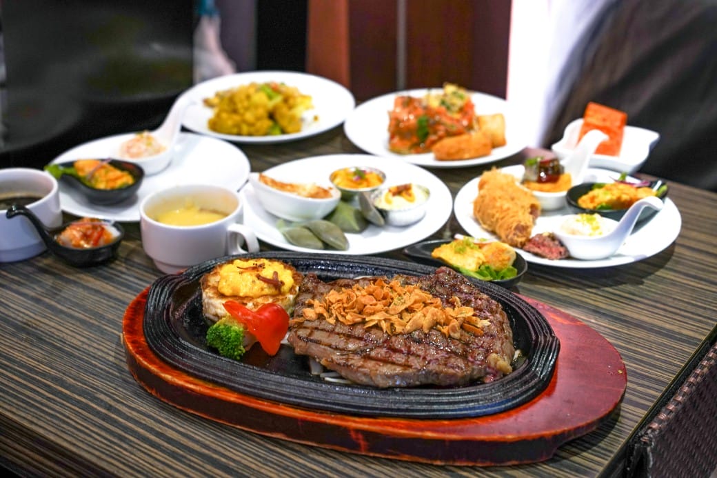 凱薩西餐牛排|一週只開三天隱藏在二樓的牛排館,還有熱食沙拉冰淇淋吃到飽,外加飲料無限暢飲! - 第1張圖 凱薩西餐牛排|一週只開三天隱藏在二樓的牛排館,還有熱食沙拉冰淇淋吃到飽,外加飲料無限暢飲!