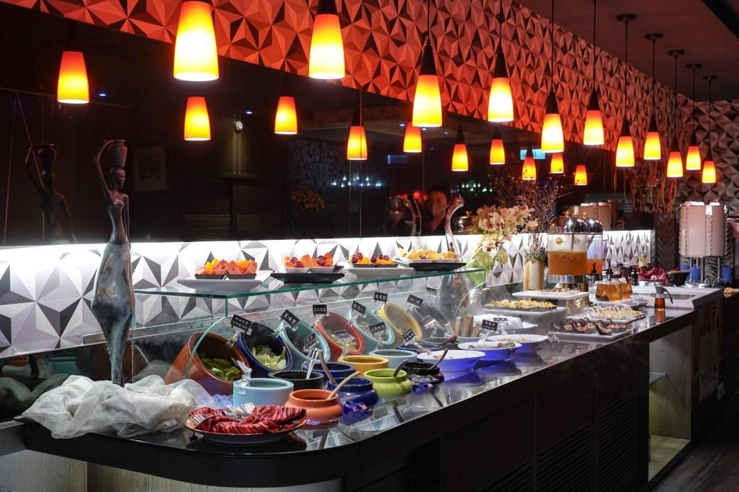 凱薩西餐牛排|一週只開三天隱藏在二樓的牛排館,還有熱食沙拉冰淇淋吃到飽,外加飲料無限暢飲! - 第19張圖 凱薩西餐牛排|一週只開三天隱藏在二樓的牛排館,還有熱食沙拉冰淇淋吃到飽,外加飲料無限暢飲!