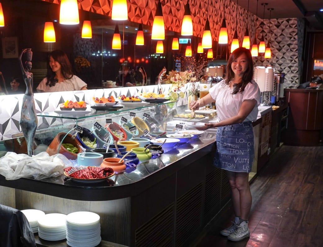 凱薩西餐牛排|一週只開三天隱藏在二樓的牛排館,還有熱食沙拉冰淇淋吃到飽,外加飲料無限暢飲! - 第17張圖 凱薩西餐牛排|一週只開三天隱藏在二樓的牛排館,還有熱食沙拉冰淇淋吃到飽,外加飲料無限暢飲!