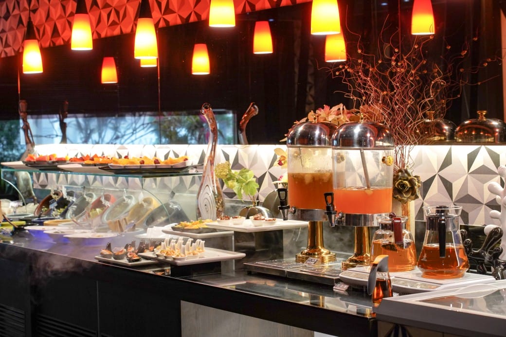 凱薩西餐牛排|一週只開三天隱藏在二樓的牛排館,還有熱食沙拉冰淇淋吃到飽,外加飲料無限暢飲! - 第13張圖 凱薩西餐牛排|一週只開三天隱藏在二樓的牛排館,還有熱食沙拉冰淇淋吃到飽,外加飲料無限暢飲!