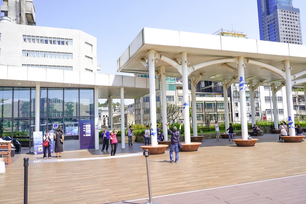 麗都蝶客花園｜基隆東岸旅客中心，AR鯨鯊共游拍照打卡，基隆最美觀海平台