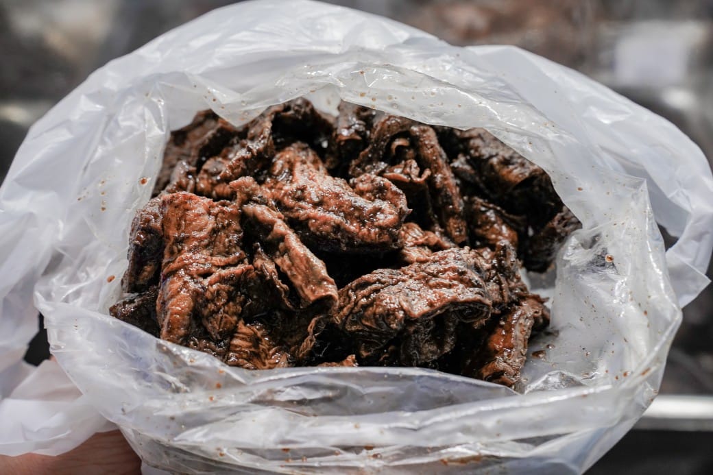 吳家豆乾士林素食辣豆乾專賣鋪｜士林夜市40年必吃滷豆乾小吃，連鏡週刊都去採訪！