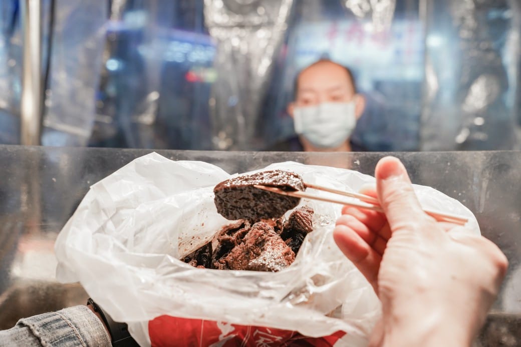吳家豆乾士林素食辣豆乾專賣鋪｜士林夜市40年必吃滷豆乾小吃，連鏡週刊都去採訪！