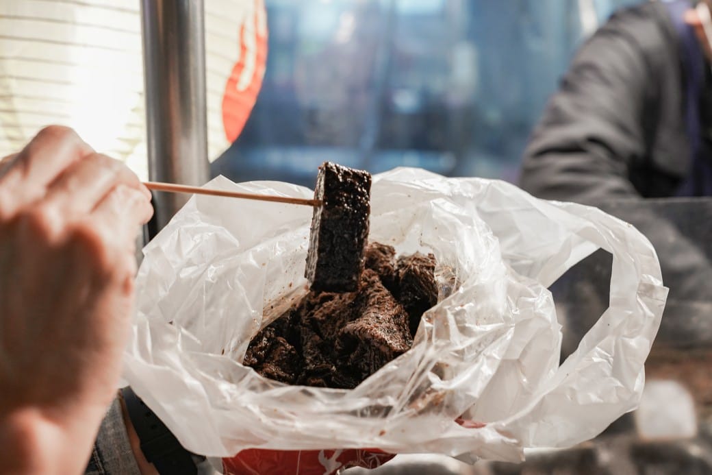 吳家豆乾士林素食辣豆乾專賣鋪｜士林夜市40年必吃滷豆乾小吃，連鏡週刊都去採訪！