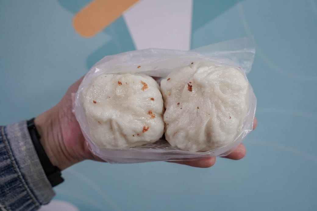 士林夜市大上海生煎包，在地人推薦一口咬下大爆肉汁！