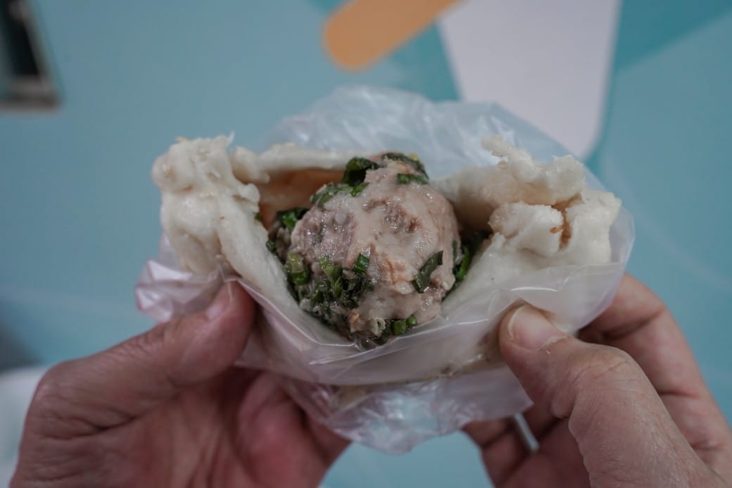 士林夜市大上海生煎包，在地人推薦一口咬下大爆肉汁！