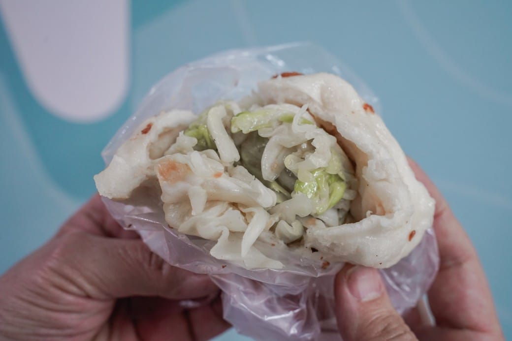 士林夜市大上海生煎包，在地人推薦一口咬下大爆肉汁！