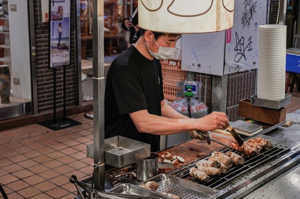 士林夜市燒烤杏鮑菇，永遠大排長龍的燒烤杏鮑菇，大南路必吃美食