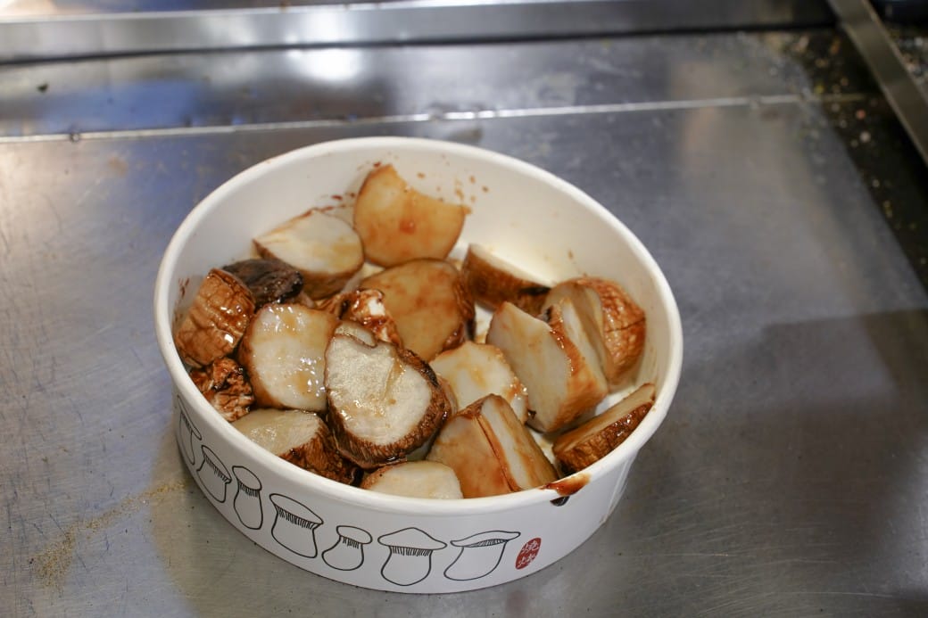士林夜市燒烤杏鮑菇，永遠大排長龍的燒烤杏鮑菇，大南路必吃美食