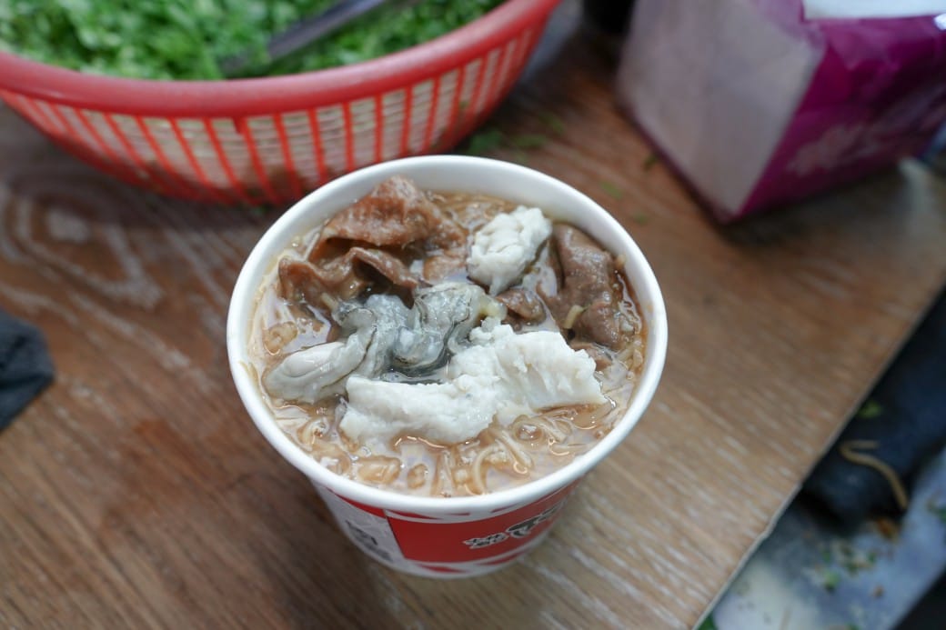 士林夜市士林廟口阿輝麵線,士林夜市米其林麵線,花枝大腸麵線最便宜一碗只要30元,菜單劍潭站美食@瑪姬幸福過日子 - 第17張圖 士林夜市士林廟口阿輝麵線,士林夜市米其林麵線,花枝大腸麵線最便宜一碗只要30元,菜單劍潭站美食@瑪姬幸福過日子