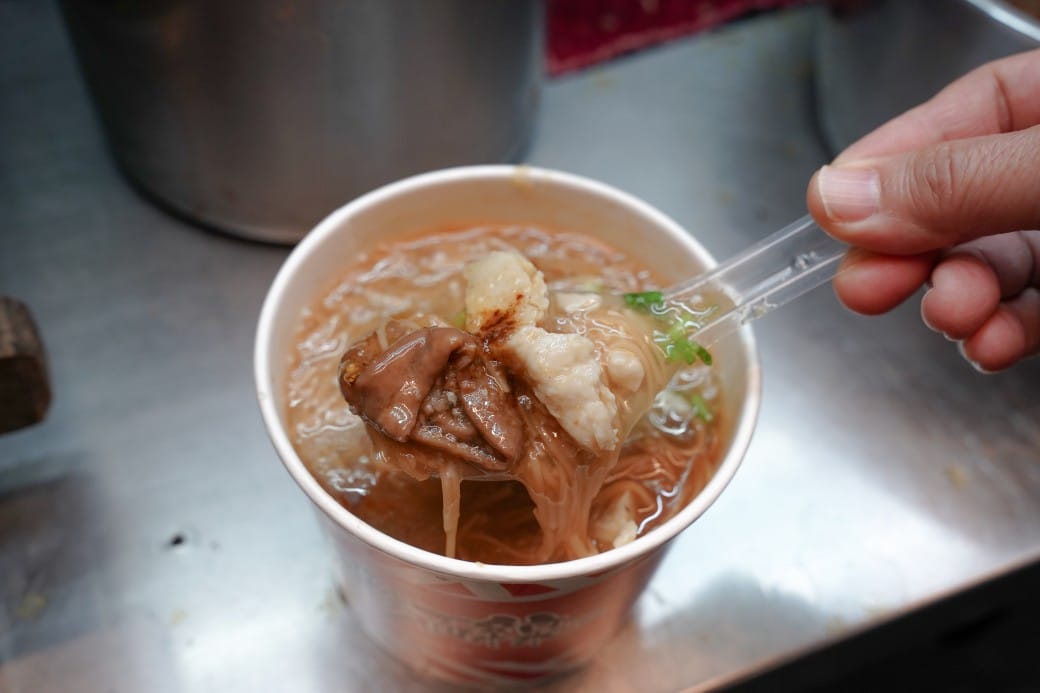 士林夜市士林廟口阿輝麵線,士林夜市米其林麵線,花枝大腸麵線最便宜一碗只要30元,菜單劍潭站美食@瑪姬幸福過日子 - 第21張圖 士林夜市士林廟口阿輝麵線,士林夜市米其林麵線,花枝大腸麵線最便宜一碗只要30元,菜單劍潭站美食@瑪姬幸福過日子
