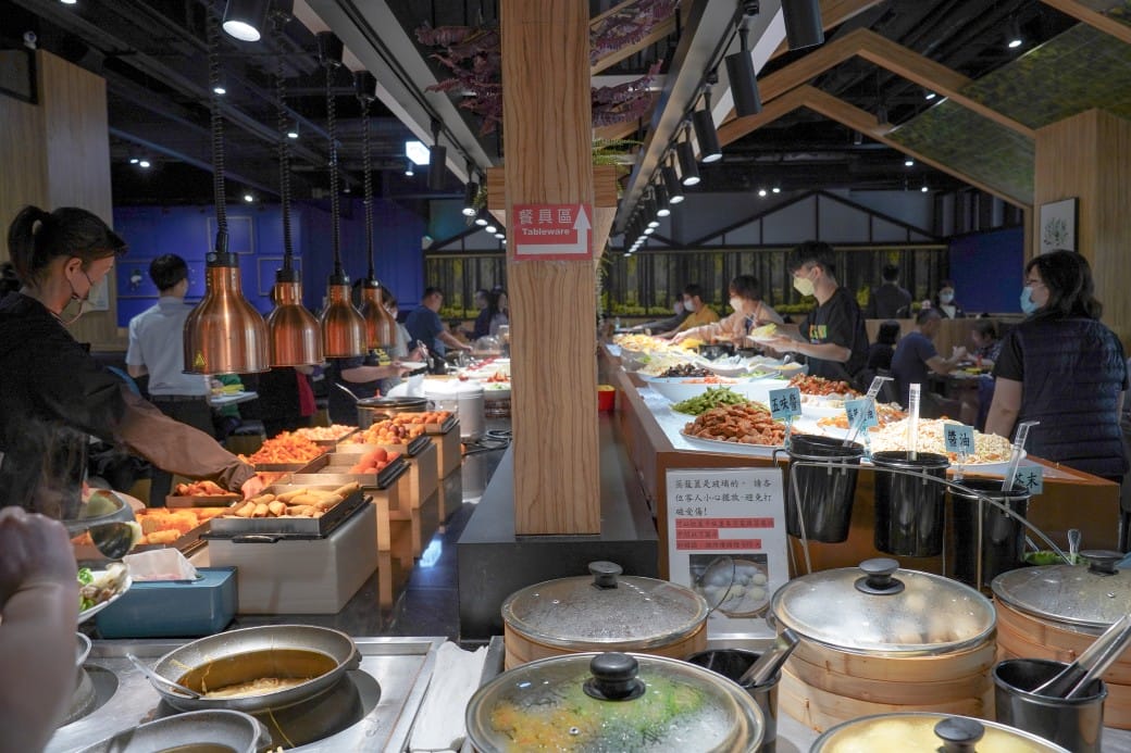 我家牛排中和店，上百種熱炒鹹食水果沙拉湯品吃到飽，只要350元起，還有飲料無限暢飲，冰淇淋！ @瑪姬幸福過日子