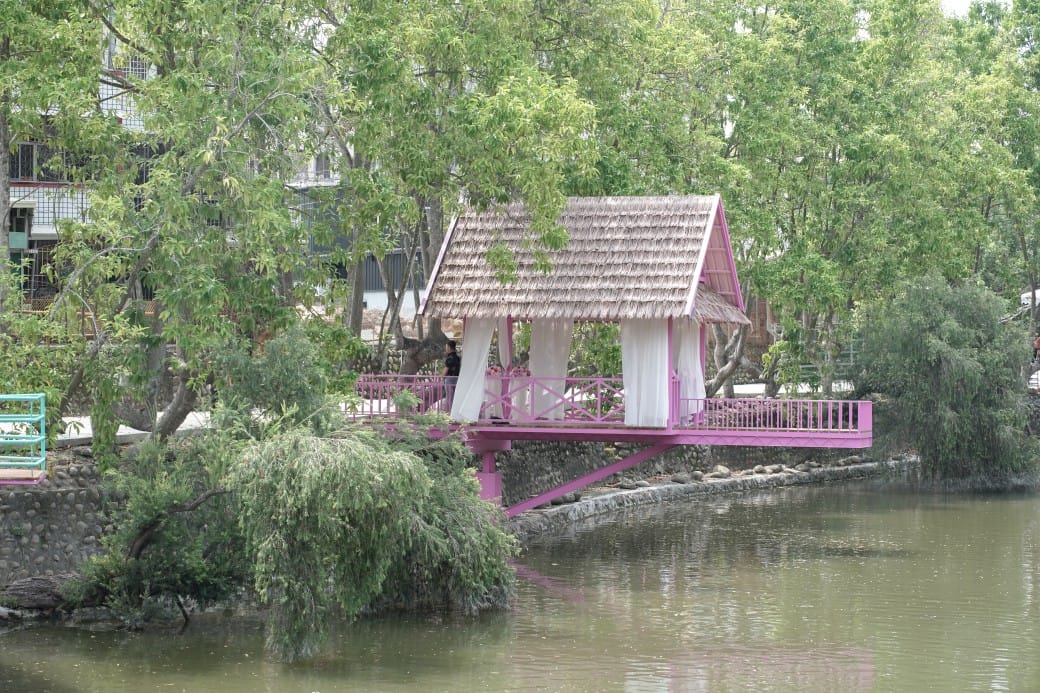 近水樓台湖畔森林咖啡，雲林斗六最新景觀咖啡廳，南洋風秒飛泰國清邁，門票交通菜單