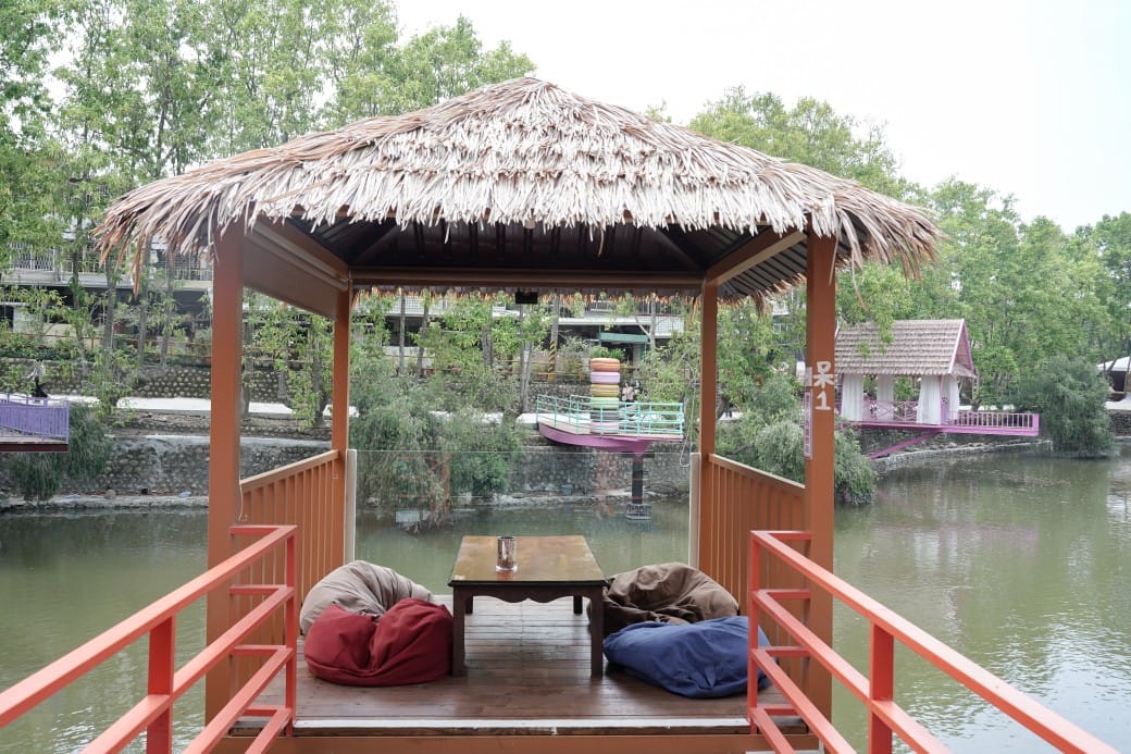 近水樓台湖畔森林咖啡，雲林斗六最新景觀咖啡廳，南洋風秒飛泰國清邁，門票交通菜單